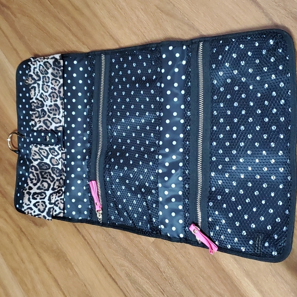 Travel Set - Picture 2 of 2